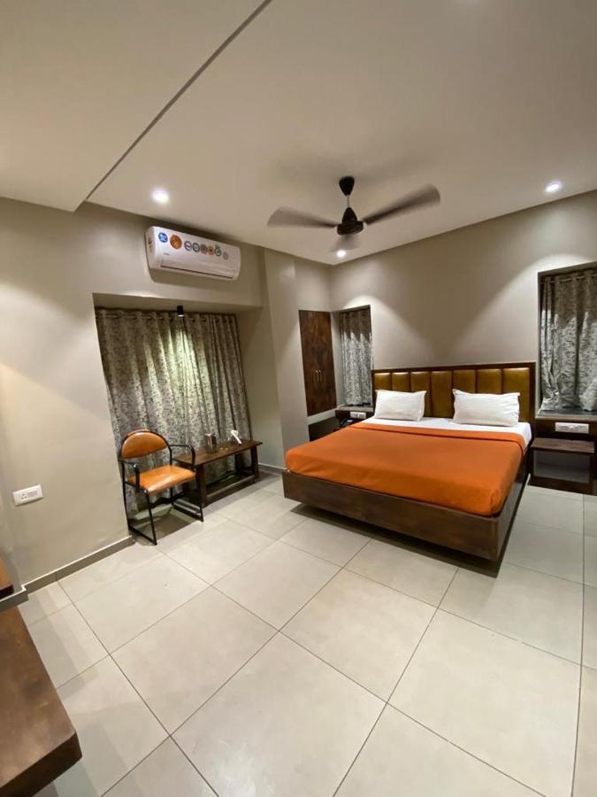 Hotel Vrindavan Deluxe קולהאפור מראה חיצוני תמונה