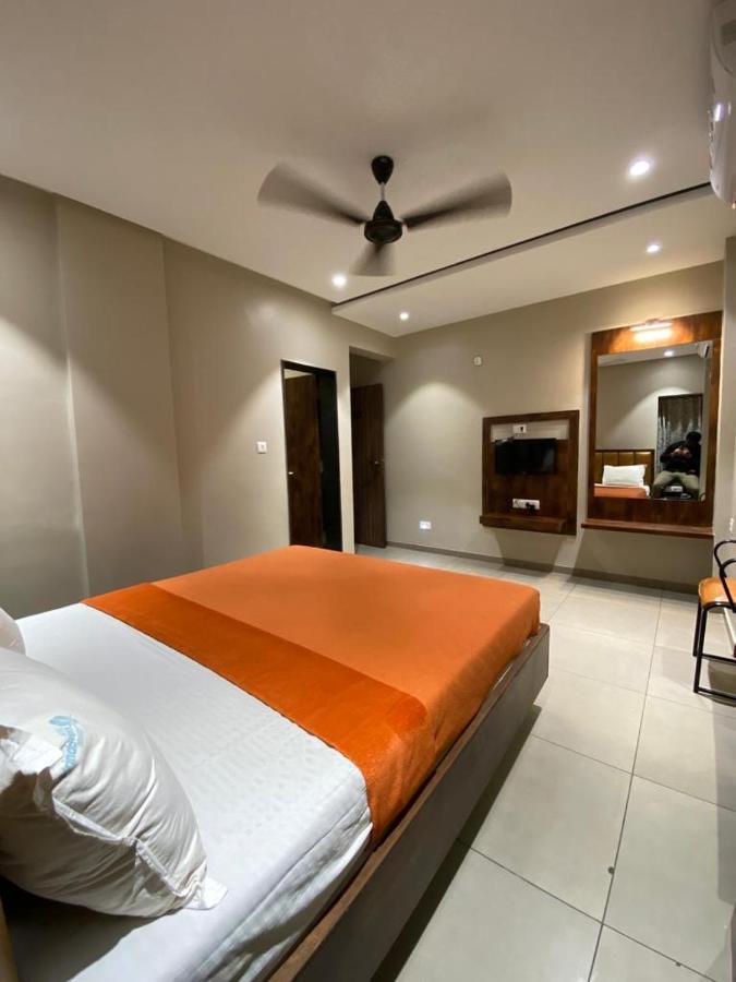 Hotel Vrindavan Deluxe קולהאפור מראה חיצוני תמונה