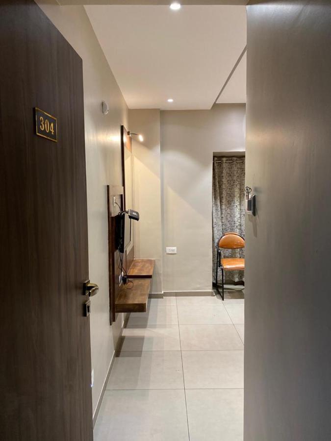 Hotel Vrindavan Deluxe קולהאפור מראה חיצוני תמונה