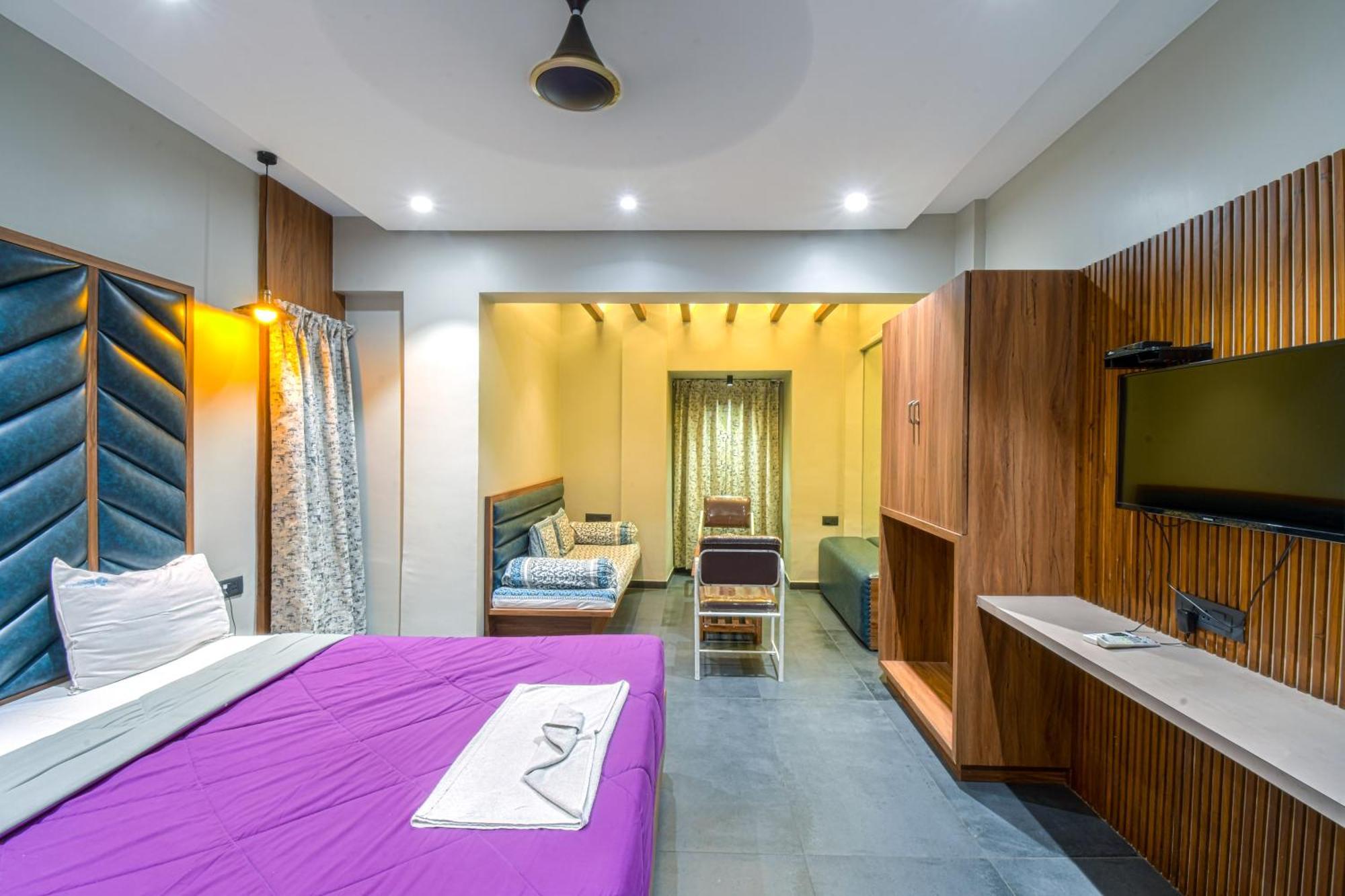 Hotel Vrindavan Deluxe קולהאפור מראה חיצוני תמונה