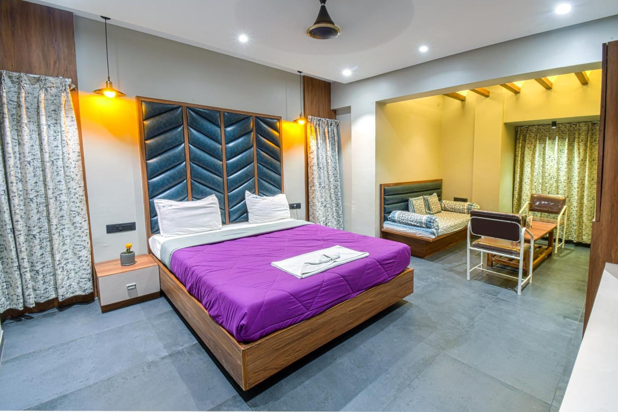 Hotel Vrindavan Deluxe קולהאפור מראה חיצוני תמונה