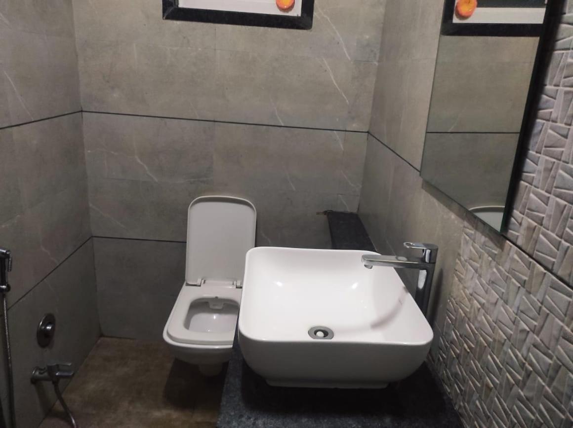 Hotel Vrindavan Deluxe קולהאפור מראה חיצוני תמונה