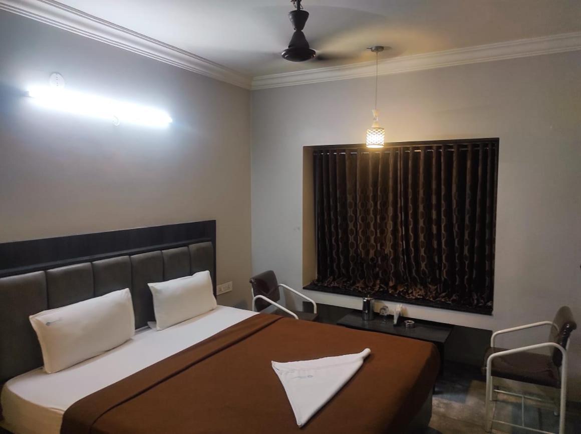 Hotel Vrindavan Deluxe קולהאפור מראה חיצוני תמונה