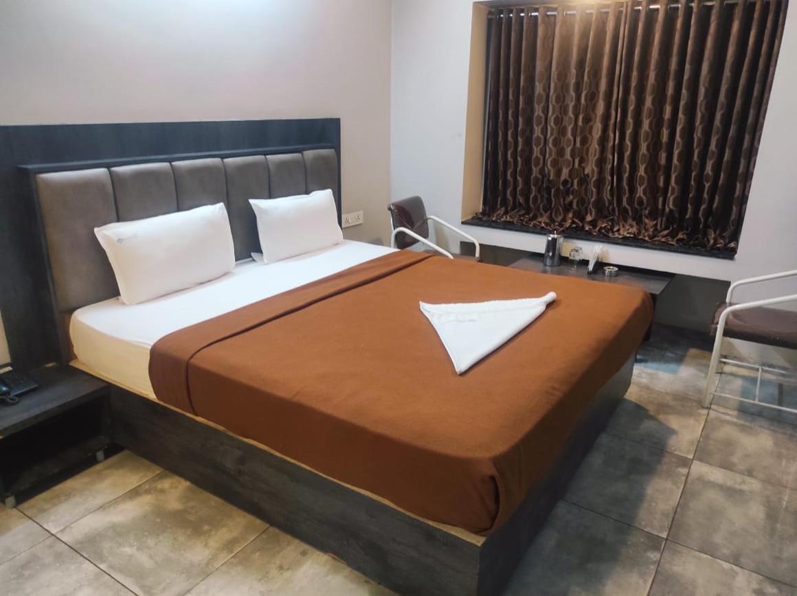 Hotel Vrindavan Deluxe קולהאפור מראה חיצוני תמונה