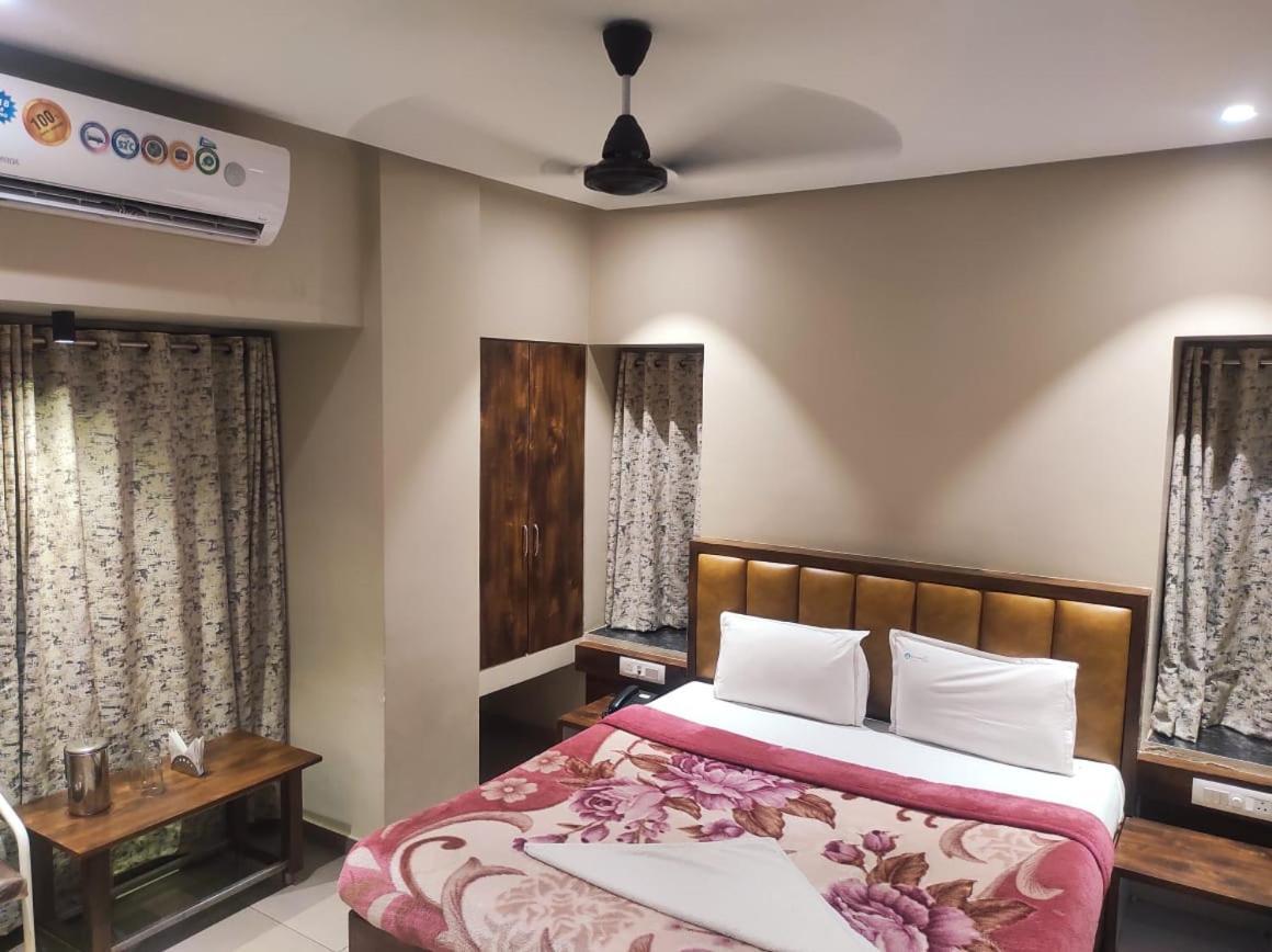Hotel Vrindavan Deluxe קולהאפור מראה חיצוני תמונה