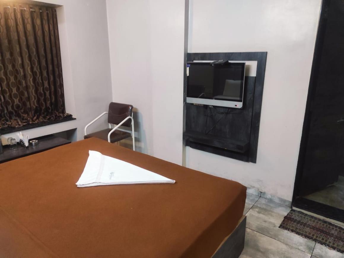 Hotel Vrindavan Deluxe קולהאפור מראה חיצוני תמונה
