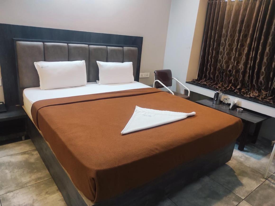 Hotel Vrindavan Deluxe קולהאפור מראה חיצוני תמונה