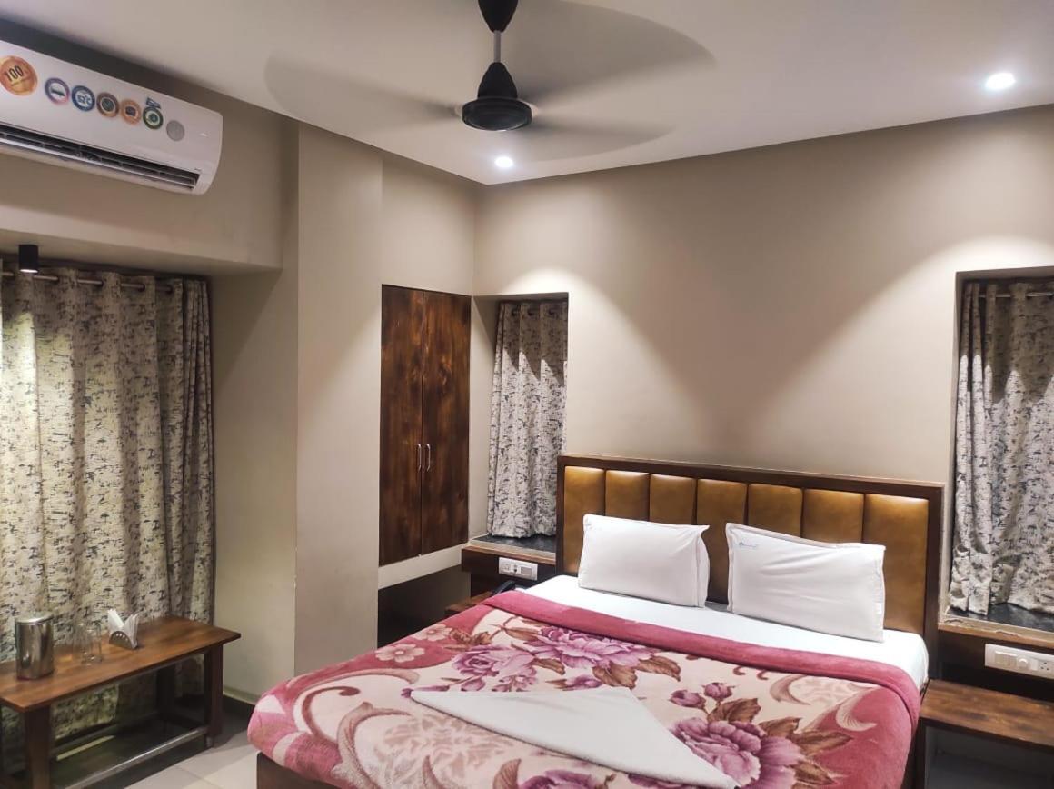 Hotel Vrindavan Deluxe קולהאפור מראה חיצוני תמונה