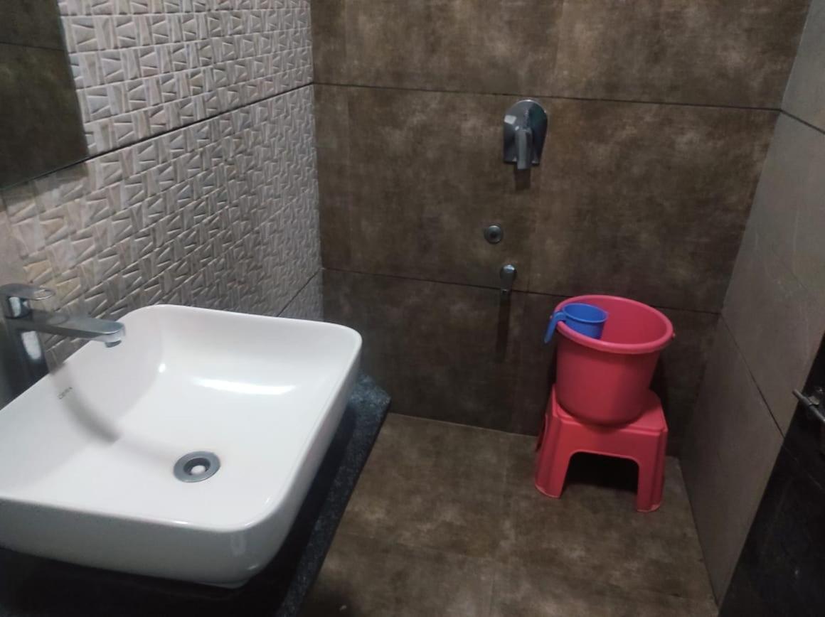 Hotel Vrindavan Deluxe קולהאפור מראה חיצוני תמונה