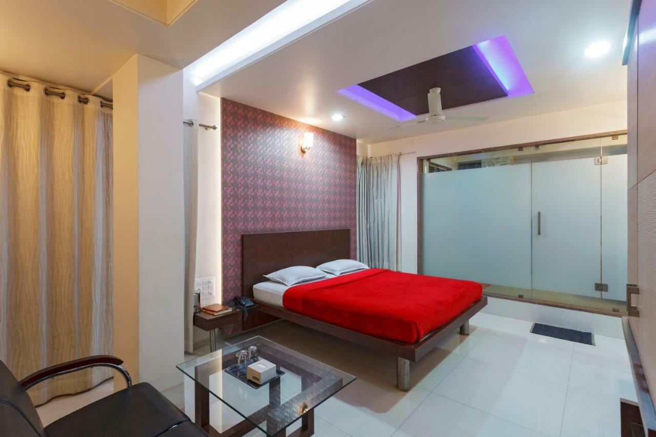 Hotel Vrindavan Deluxe קולהאפור מראה חיצוני תמונה