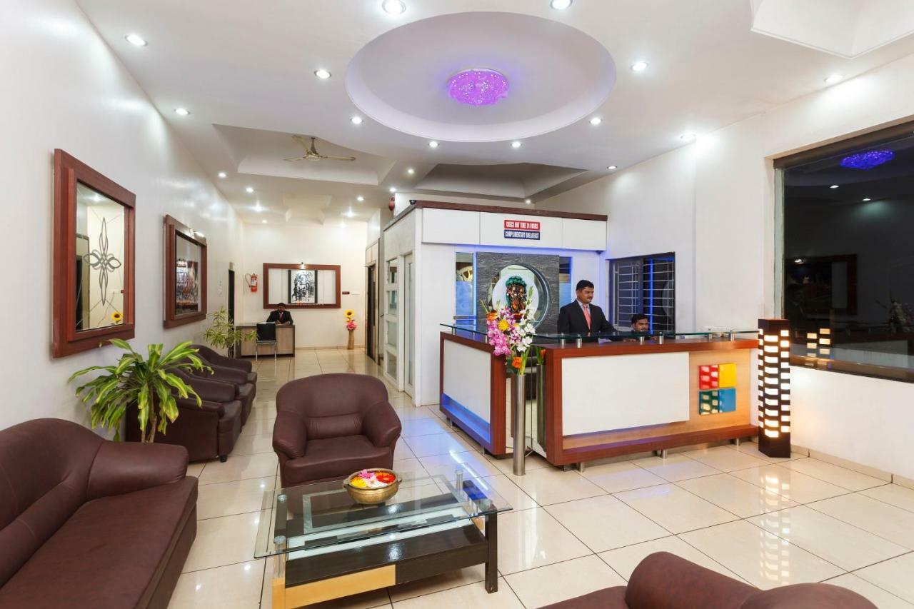 Hotel Vrindavan Deluxe קולהאפור מראה חיצוני תמונה