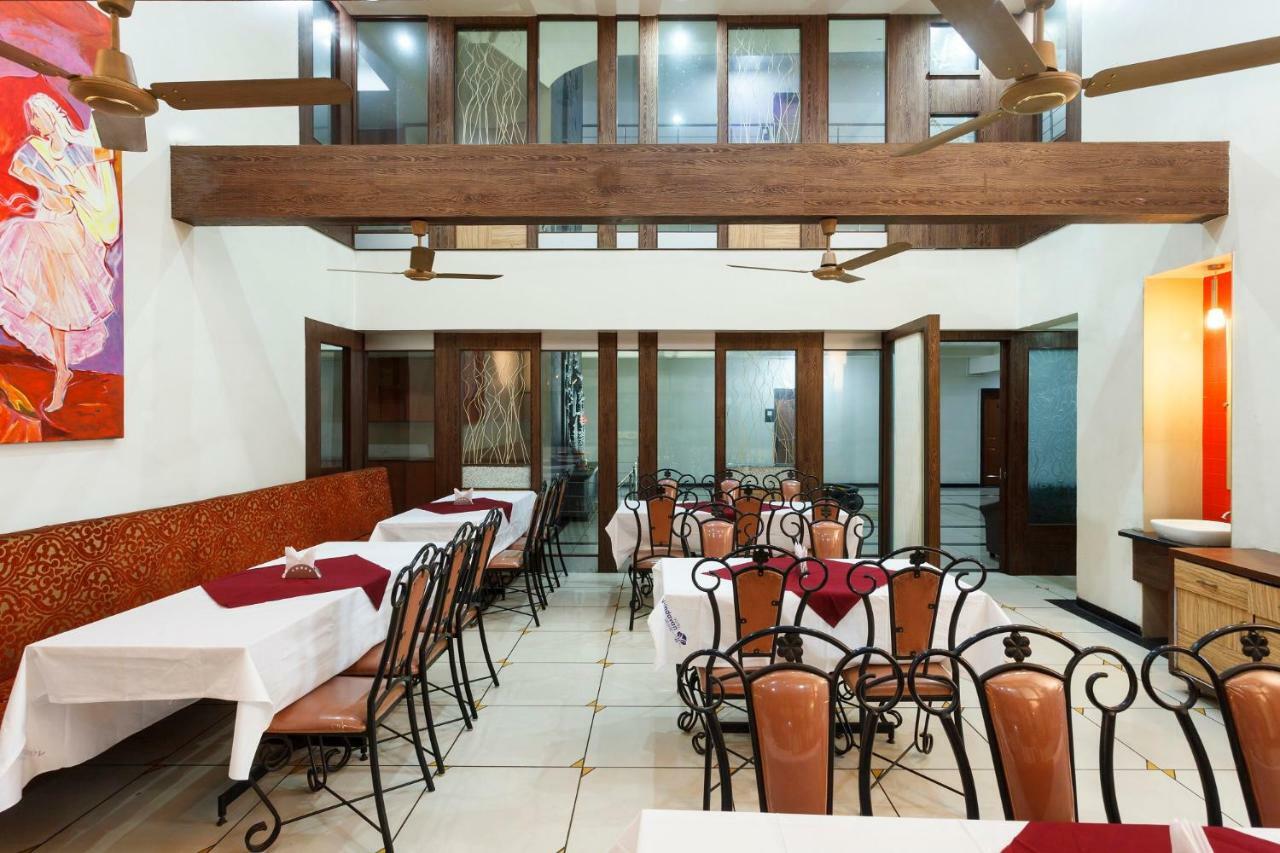 Hotel Vrindavan Deluxe קולהאפור מראה חיצוני תמונה