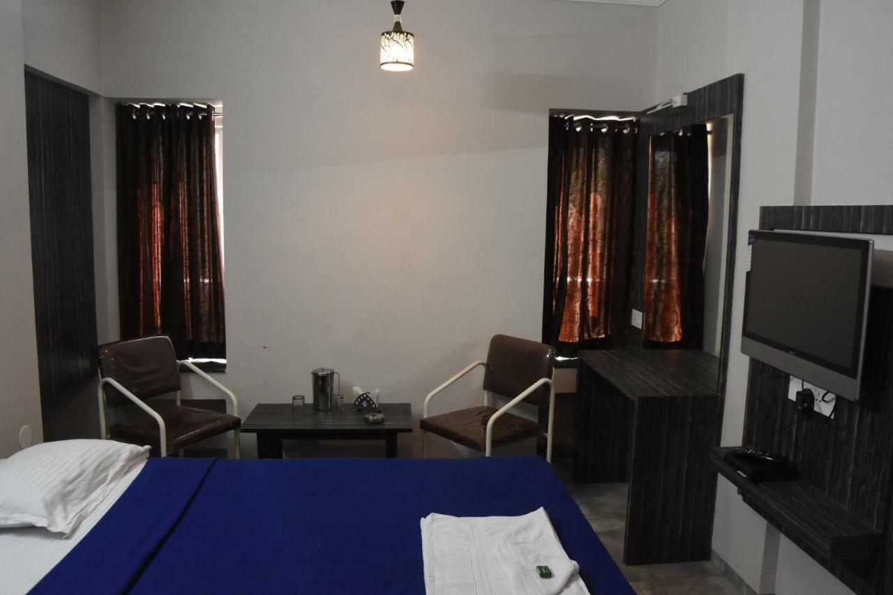 Hotel Vrindavan Deluxe קולהאפור מראה חיצוני תמונה