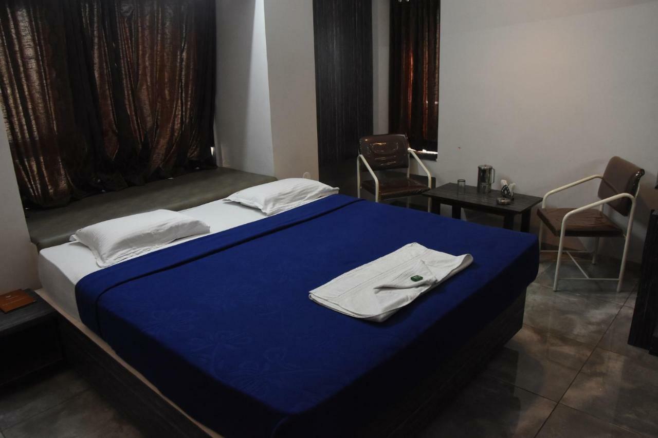 Hotel Vrindavan Deluxe קולהאפור מראה חיצוני תמונה