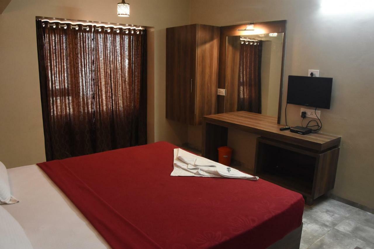 Hotel Vrindavan Deluxe קולהאפור מראה חיצוני תמונה
